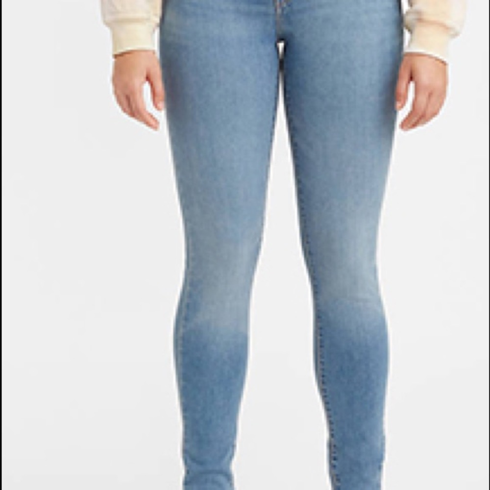 SOLD               Levi’s 710 super skinny womens jeans
